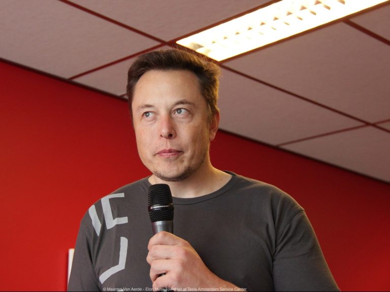 Elon Musk  e