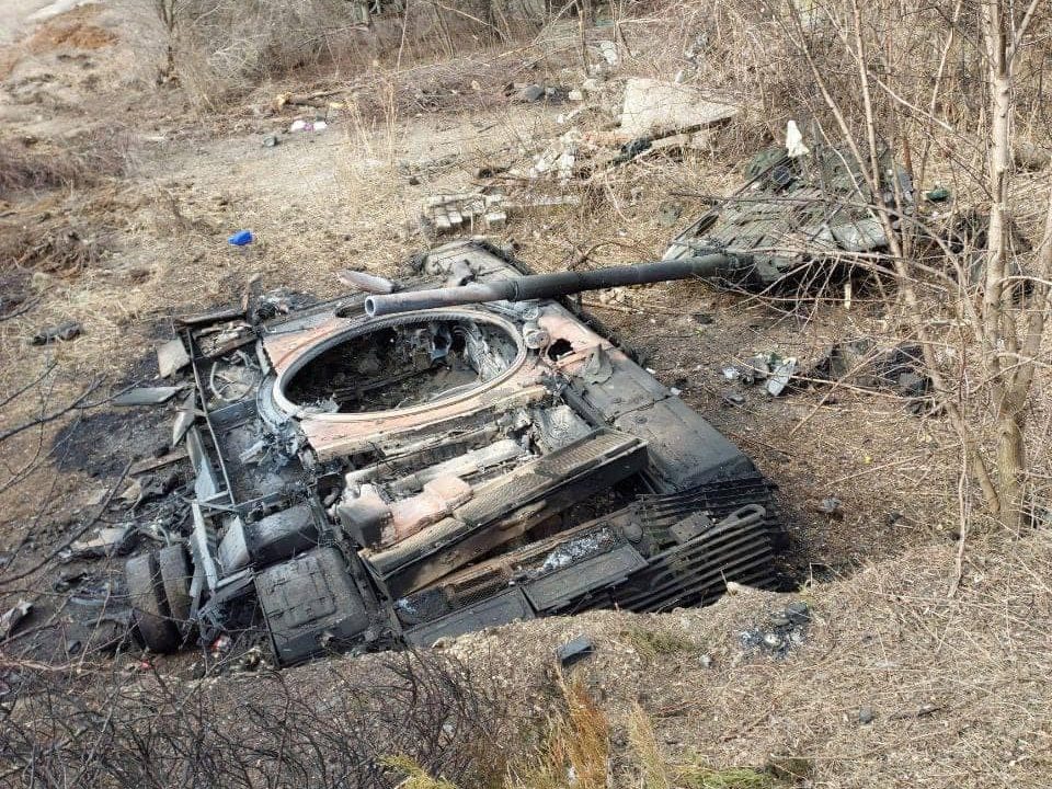 Destruction of Russian tanks by Ukrainian troops in Mariupol  e