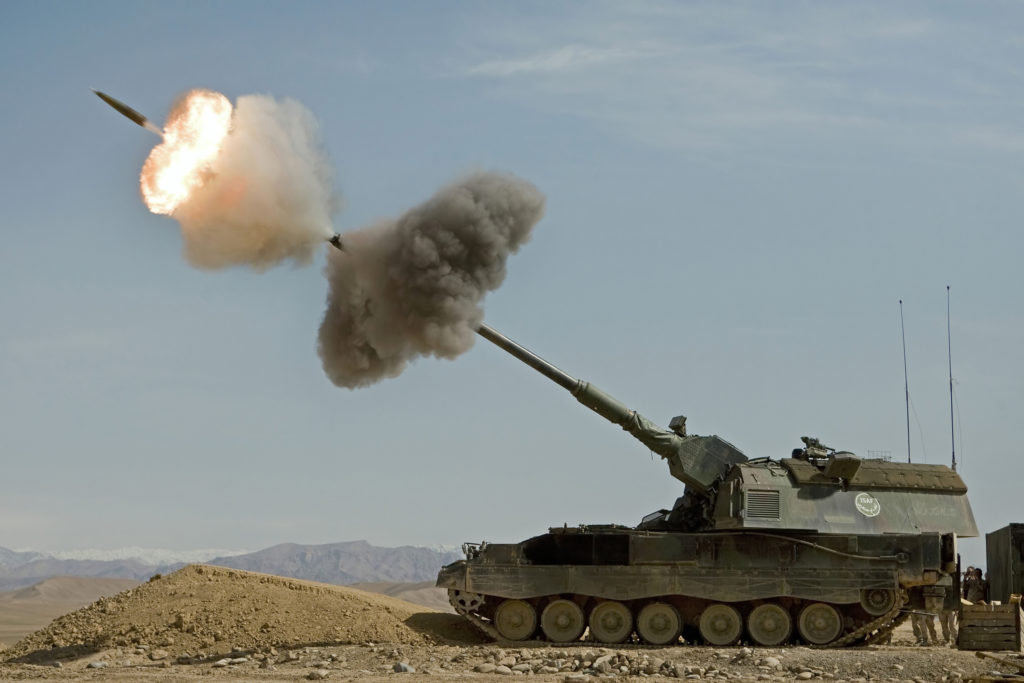 Dutch Panzerhaubitz fires in Afghanistan scaled e