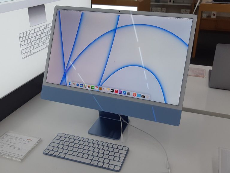 M iMac blue model e