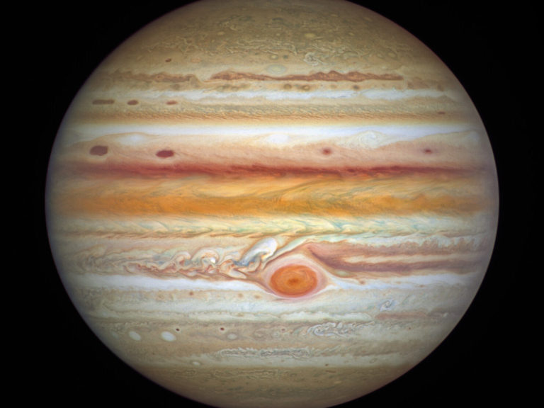 Hubble s observation of Jupiter in  pillars e