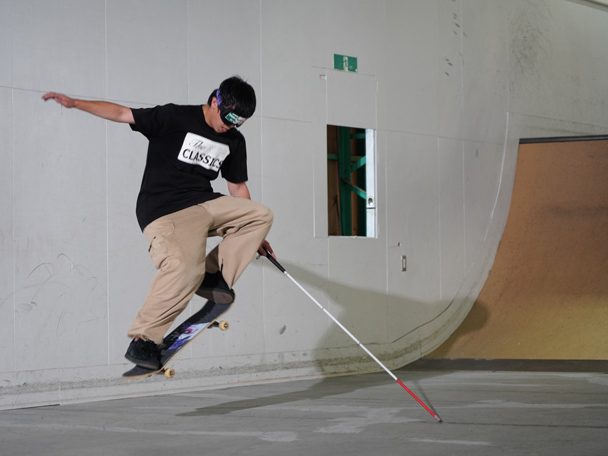 Slepý skateboardista udělal 142 po sobě jdoucích triků a překonal rekord